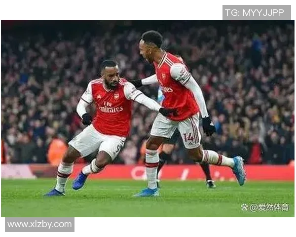 加蓬现役头号球星奥巴梅扬闪耀赛场引领球队再攀高峰