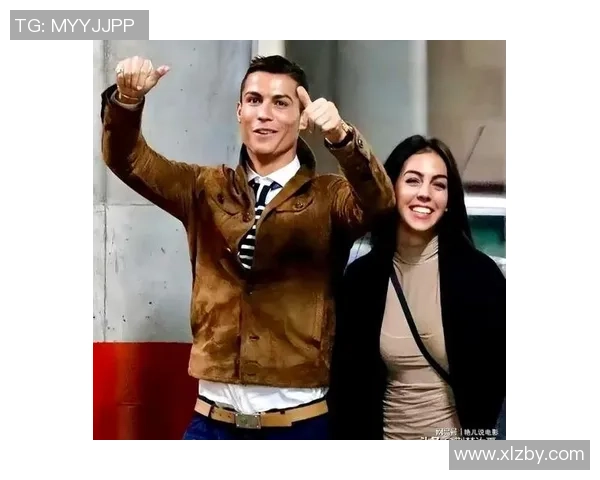 足球巨星妻子独自守家日常 生活点滴展现温馨与力量