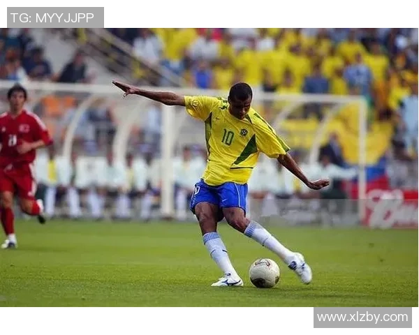 足球巨星脚大小揭秘：不同球员足部尺寸如何影响技术表现与场上表现